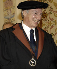 The Aga Khan awarded Honorary Doctorate by University of �vora for �Material and Spiritual Service to Humanity� on February 12, 2006